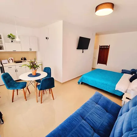 Studiouri Si Langa Plaja & 2 Sezlonguri Gratuite Apartment *